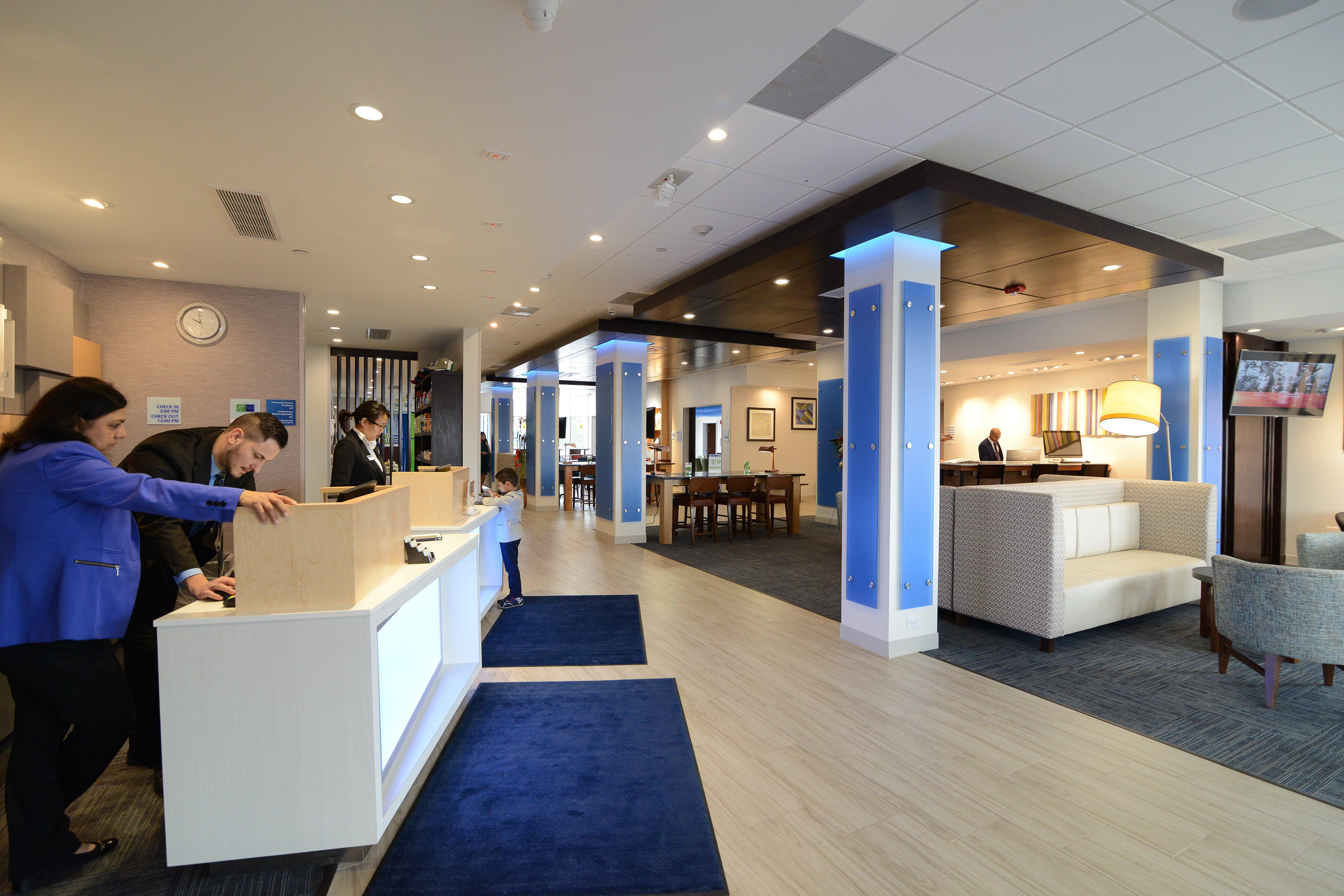 Holiday Inn Express & Suites Chicago North Shore - Niles By Ihg Buitenkant foto