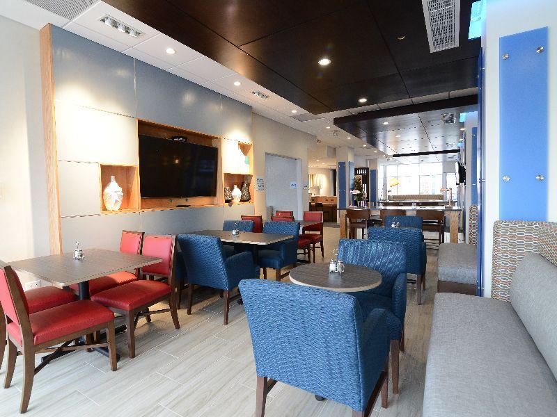 Holiday Inn Express & Suites Chicago North Shore - Niles By Ihg Buitenkant foto