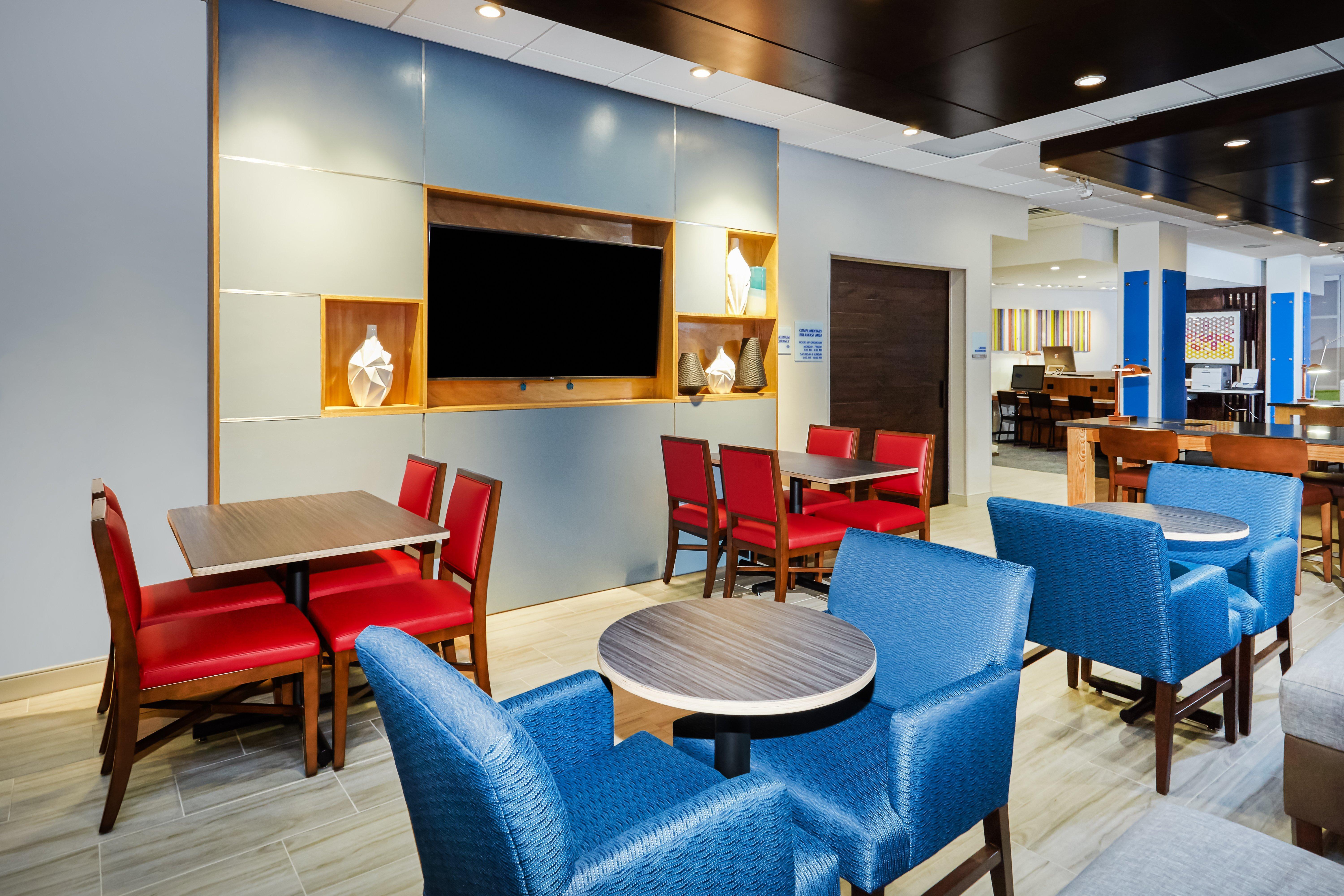 Holiday Inn Express & Suites Chicago North Shore - Niles By Ihg Buitenkant foto
