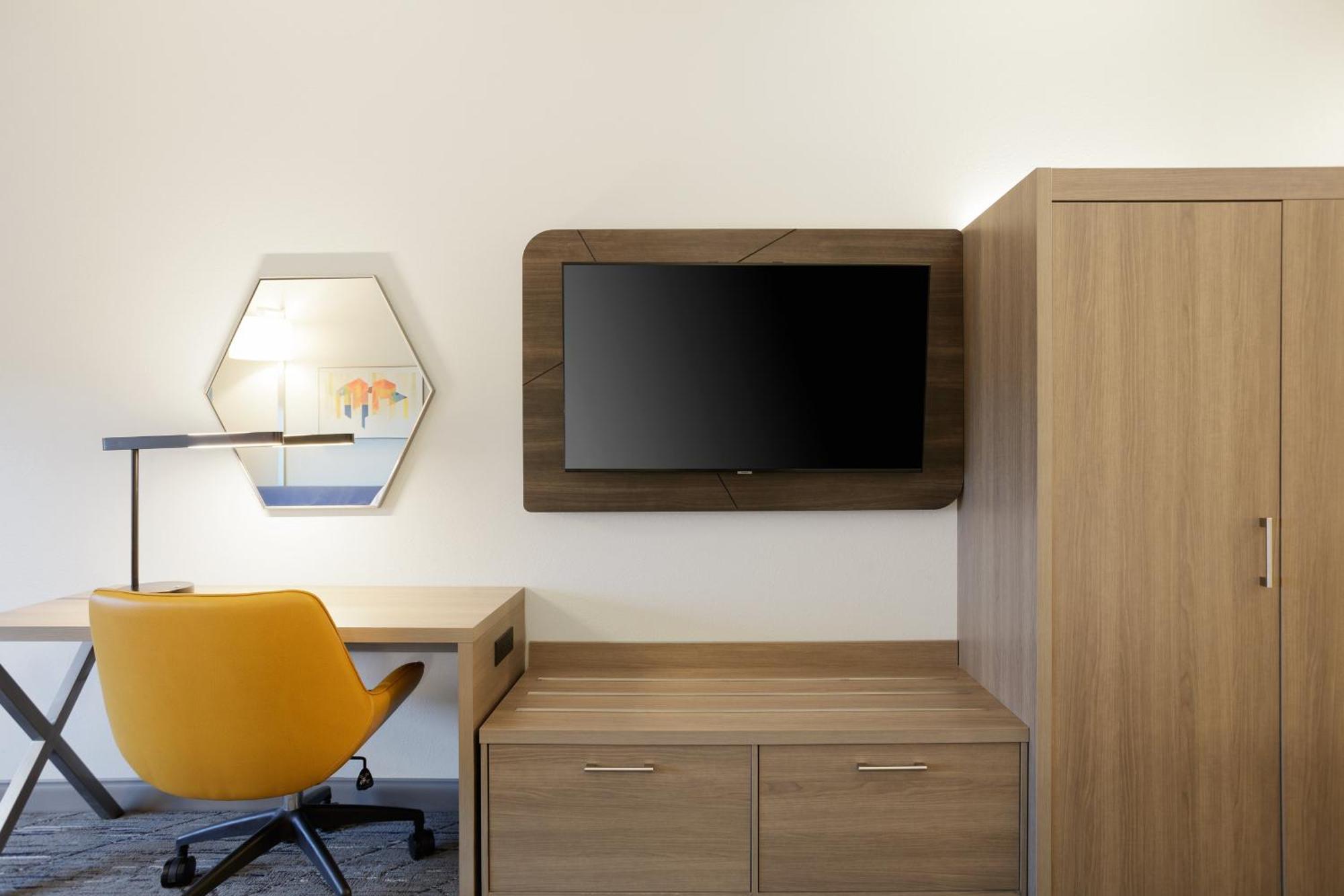 Holiday Inn Express & Suites Chicago North Shore - Niles By Ihg Buitenkant foto