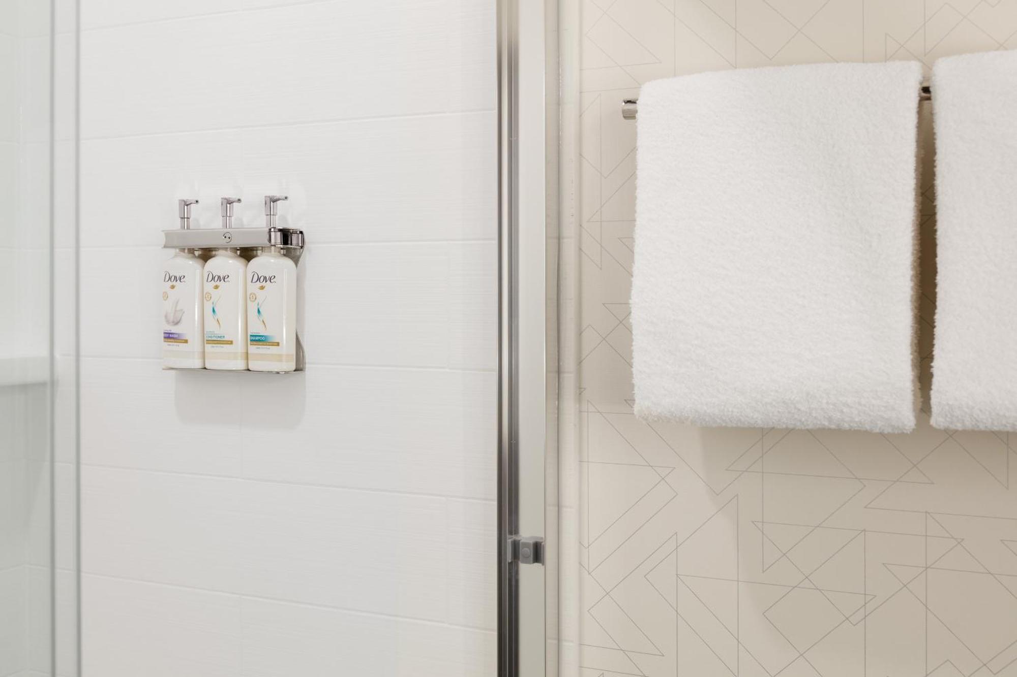 Holiday Inn Express & Suites Chicago North Shore - Niles By Ihg Buitenkant foto