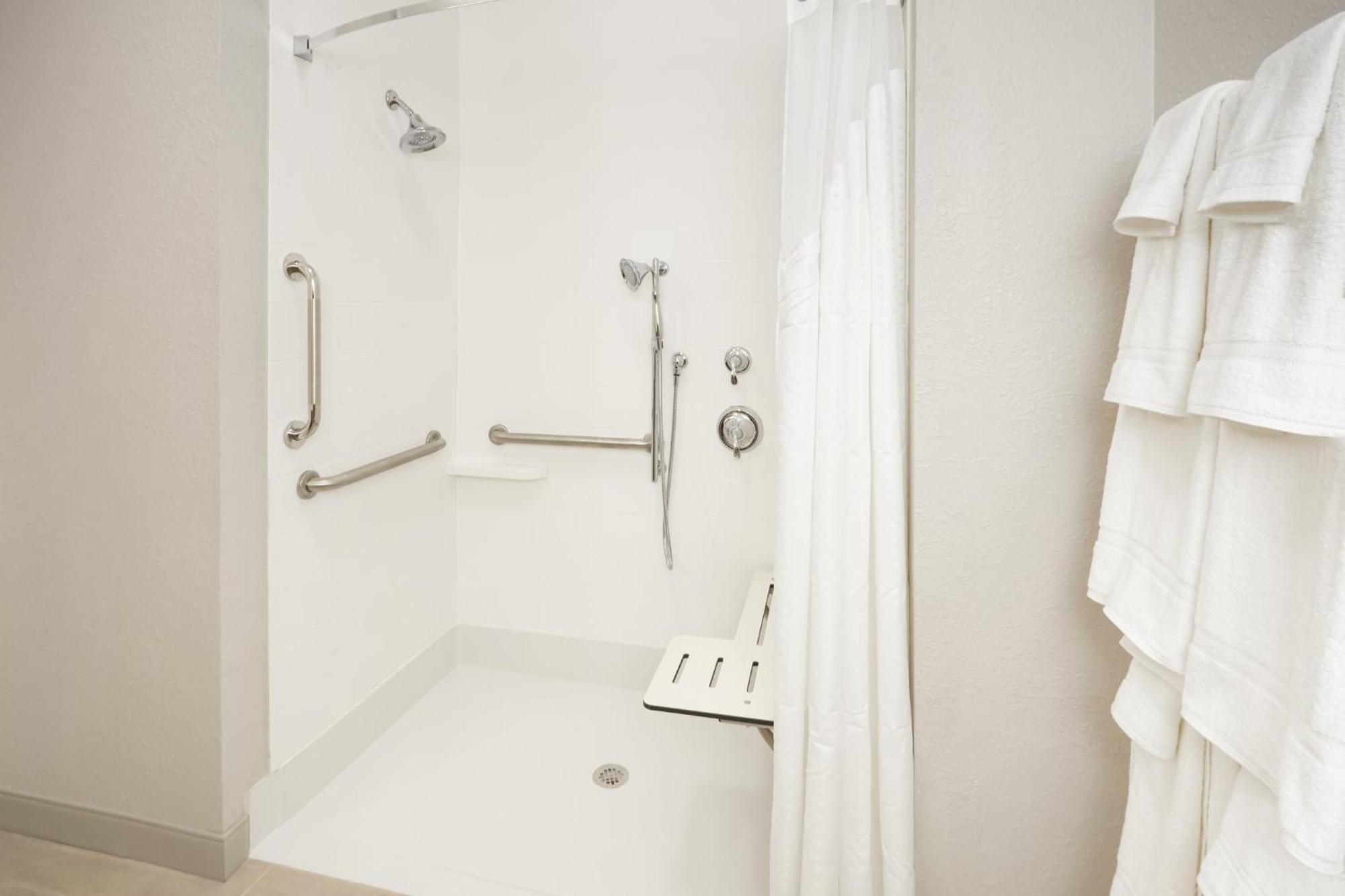 Holiday Inn Express & Suites Chicago North Shore - Niles By Ihg Buitenkant foto