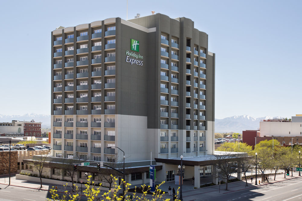 Holiday Inn Express & Suites Chicago North Shore - Niles By Ihg Buitenkant foto