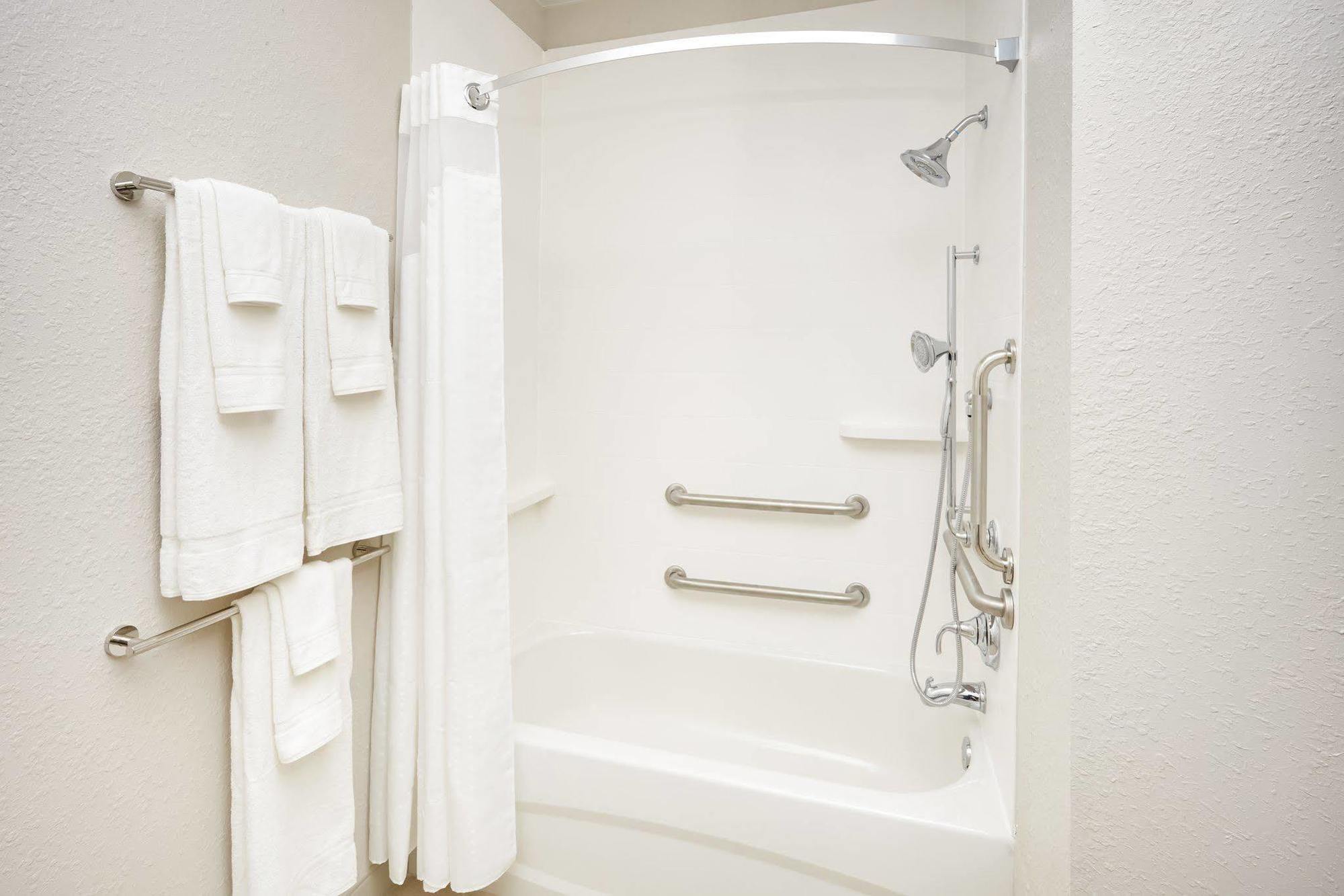 Holiday Inn Express & Suites Chicago North Shore - Niles By Ihg Buitenkant foto